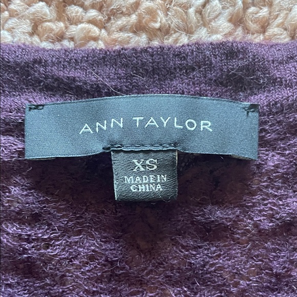 Feminine Ann Taylor XS Fine Weave Aubergine Cardigan 43% Mohair Vintage 90s - Picture 4 of 5